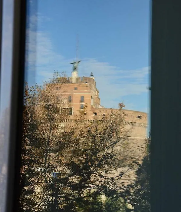 Una Finestra Su Castel Sant'Angelo-1